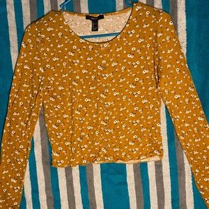 Floral print crop top.